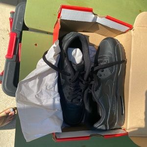 Black Nike air max 7Y